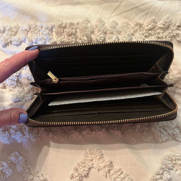 Zip Wallet Handbags - Chic Black Zip-Around Wallet